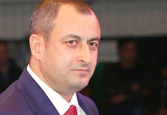 “Bəziləriniz burada quzu balası kimiydiniz” – Deputatdan sərt tənqid
