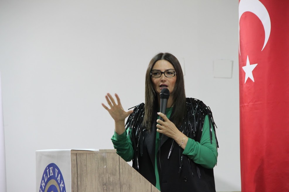 Qənirə Paşayeva Bursada Xocalı soyqırımı ilə bağlı konfrans verib