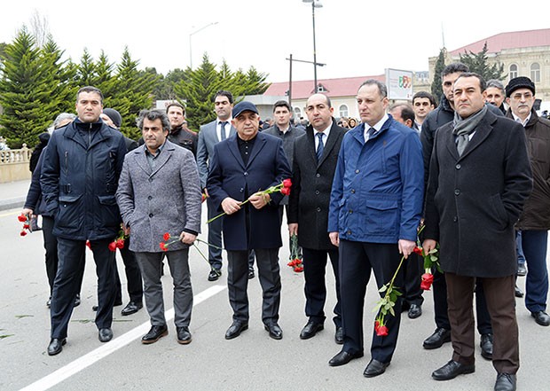 NIKOIL | Bank-ın kollektivi Xocalı abidəsini ziyarət etdi