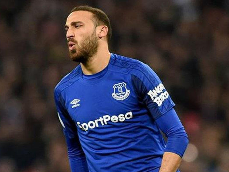 Cenk Tosun ən uğursuz transfer oldu: Baş məşqçi onu istəmir