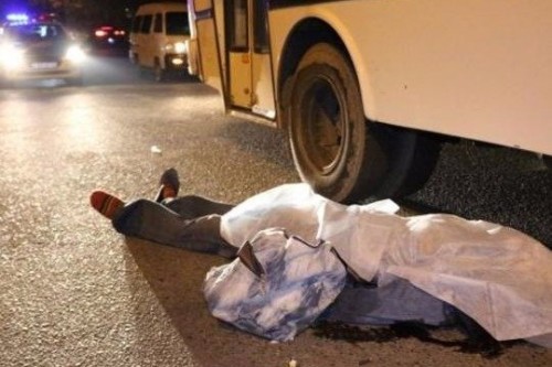 Bakıda avtobus piyadanı öldürdü
