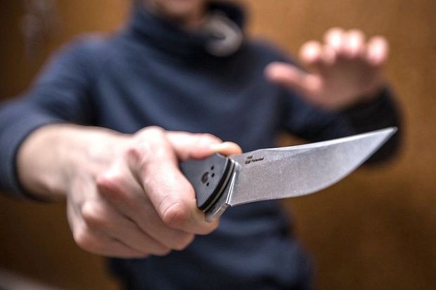 Abşeronda evə silahlı basqın - Ana və qızı ağır yaralanıb