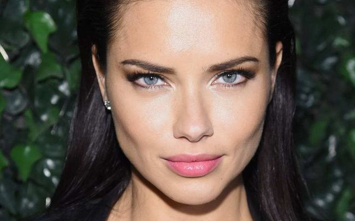 Adriana Lima göbək rəqsi müəllimi axtarır