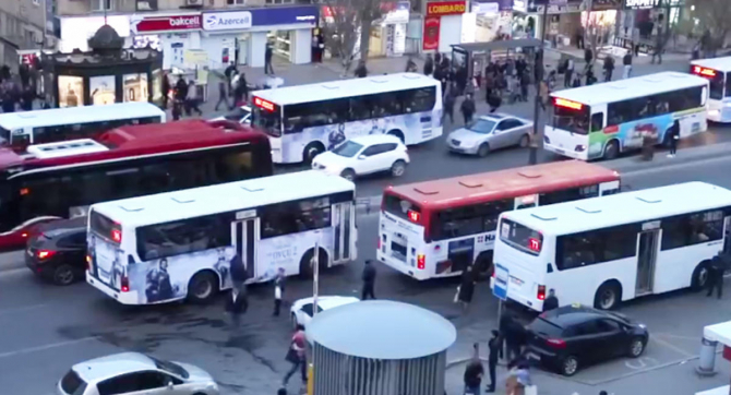 Bakıda səhər saatlarında metrodan sonra avtobuslarda da gecikmələr oldu - SƏBƏB AÇIQLANDI