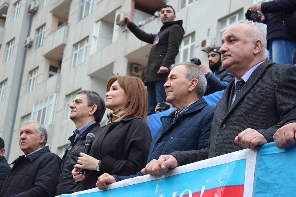 Milli Şuranın mitinqi Avropadan dəstək istəyən Gültəkin Hacıbəylini pərt etdi
