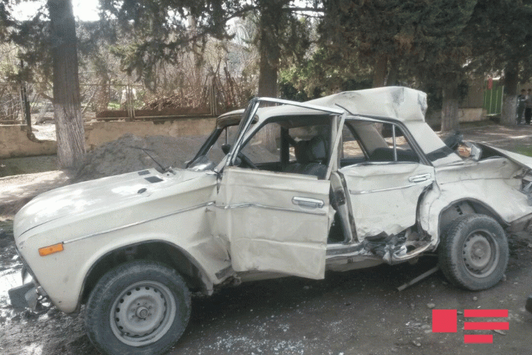 Tovuzda qəzada yaralanan şəxsin olduğu təcili tibbi yardım avtomobili qəzaya uğrayıb