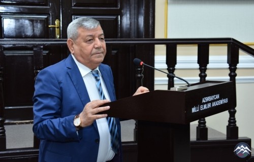 Akademik azərbaycanlı jurnalistləri təhqir etdi: “Küçük, “bezdarnı””