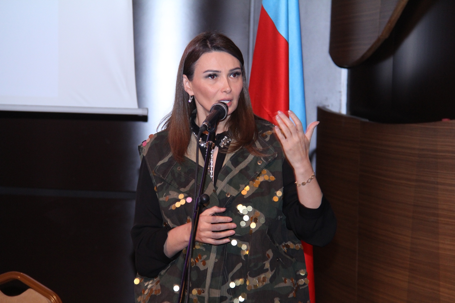Qənirə Paşayeva Aprel Zəfəri şəhidlərimizi anım tədbirində çıxış edib