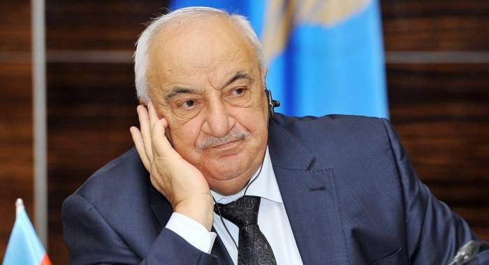 Abid Şərifovdan Bayraq meydanından çıxarılan bayraqla bağlı - Açıqlama