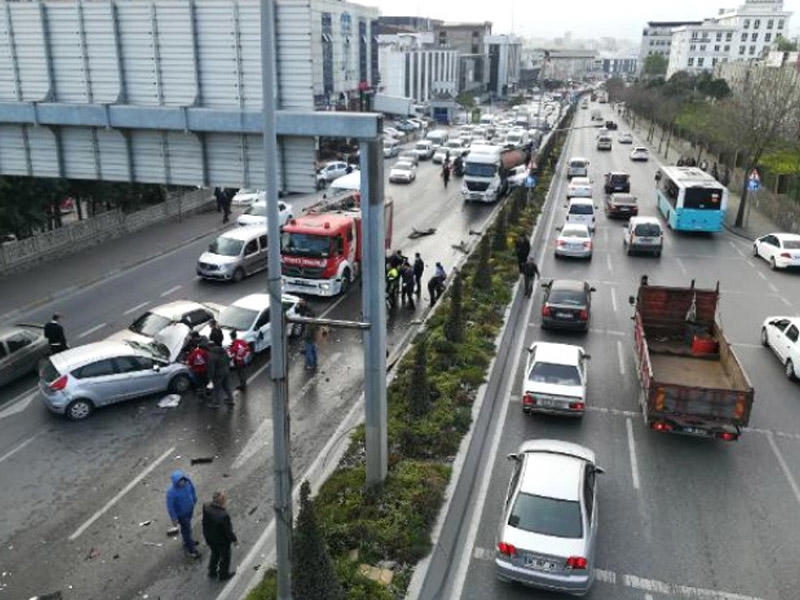 Azərbaycanlı sürücü İstanbulda ağır qəza törətdi - 12 maşınla toqquşdu 