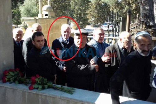 Azərbaycanda nazirin şəklini çəkmək istəyən jurnalisti döydülər - FOTO
