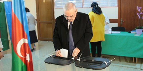 Artur Rasizadə səs verdi - FOTO