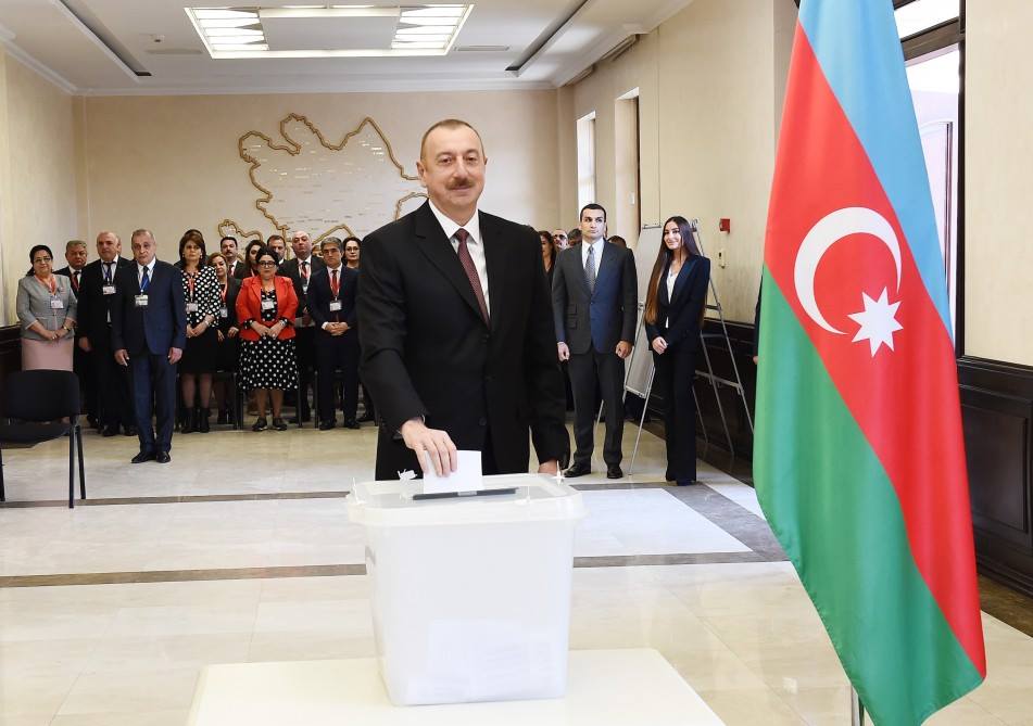 İlham Əliyev və ailə üzvləri səs verdi