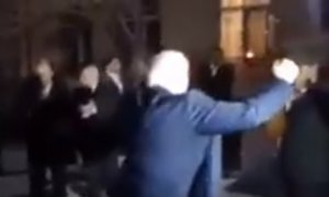 Aşıq oxuyur, deputat Hadı Rəcəbli rəqs edir - VİDEO