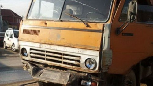 Gənc oğlan “KamAZ”ın altında qaldı