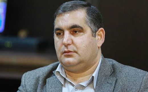 Atan jurnalist olsaydı, bir şalvarı 3 il geyinərdin...