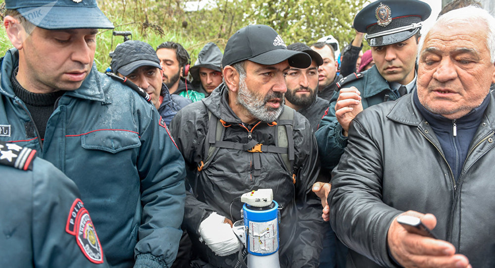 Sarkisyan erməni müxalifətinin liderini həbs etdirdi, toqquşmalar başladı - VİDEO