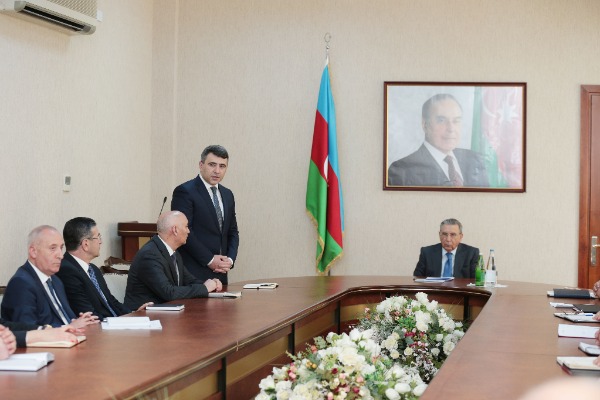 Ramiz Mehdiyev yeni naziri kollektivə  təqdim etdi