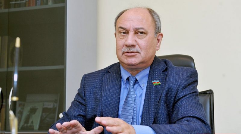 "Pis qoxu gəldiyi üçün mən də metroya minmirəm" – Deputat