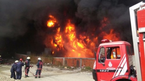 Bakıda yanğın - Tikintisi başa çatmayan bina yandı