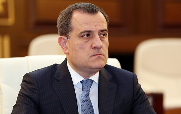 Nazir küçədə 5 min tapıb, sahibinə qaytaran məktəblini təltif etdi