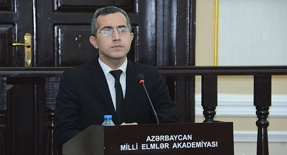 "Təhsil Naziri qərar verməkdə tələsdi” - Ekspert müəllimin işdən çıxarılmasına etiraz etdi 