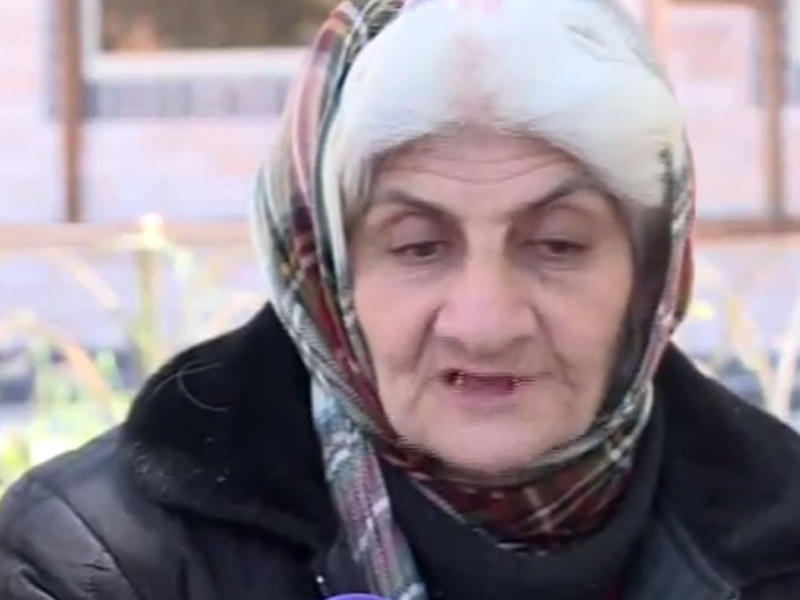 Bakıda oğul anasını küçəyə atıb - 66 yaşlı qadın çöllərdə gecələyir - VİDEO