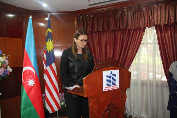 Qənirə Paşayeva Malaziyada Azərbaycanla bağlı geniş məruzə ilə çıxış edib