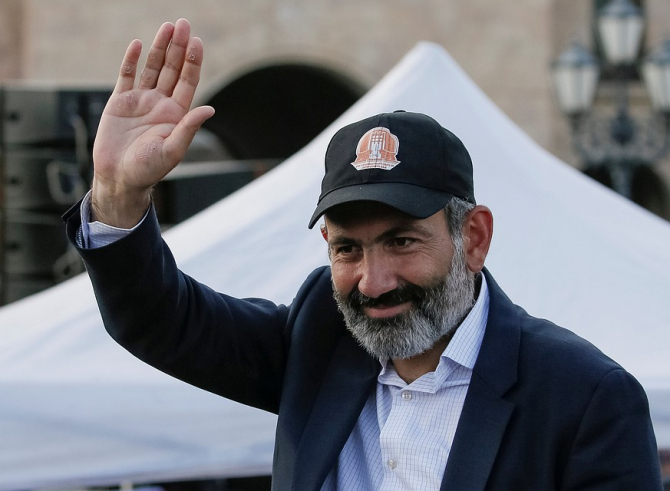 Rəsmi Bakı Paşinyana görə xarici jurnalistlərin Xankəndinə getməsinə icazə verdi
