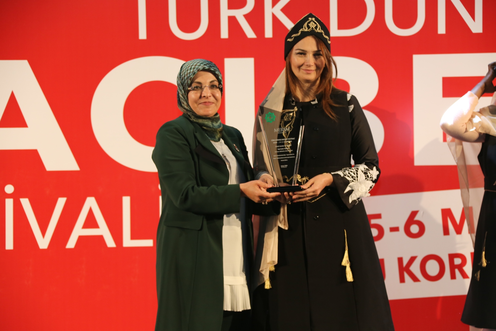 Qənirə Paşayeva Türk Dünyası Bacıbəy mükafatına layiq görülüb