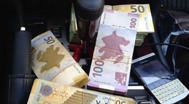 Bakıda vəzifəli şəxsin otağından 500 min manat oğurlayanların FİLM KİMİ ƏMƏLLƏRİ