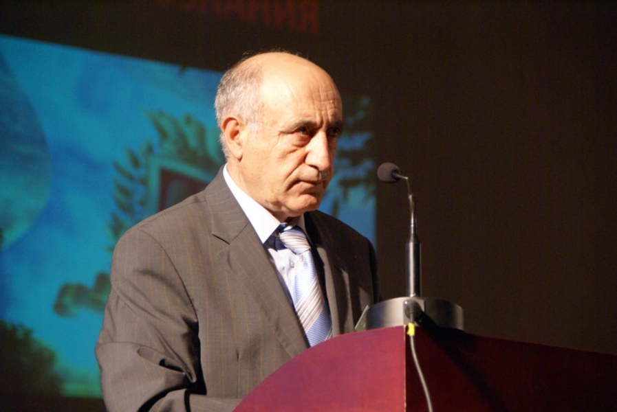 “Ali məktəblərə qəbul imtahanları ləğv olunmalıdır”