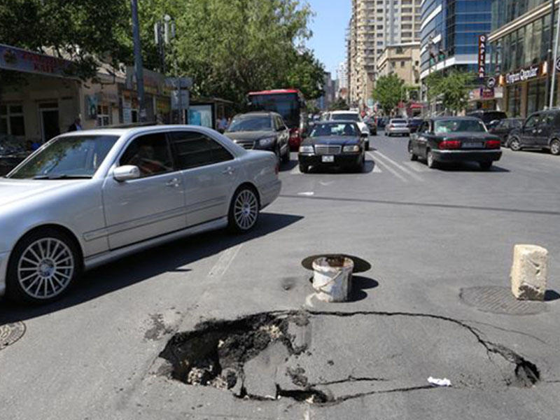 Bakıda yol çökdü - FOTO