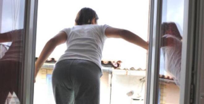 Bakıda olay: 20 yaşlı qız 52 yaşlı məşuqunu bıçaqladı