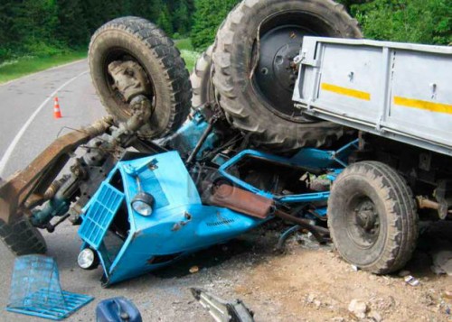 Daha bir ağır traktor qəzası - Xəsarət alanlar var