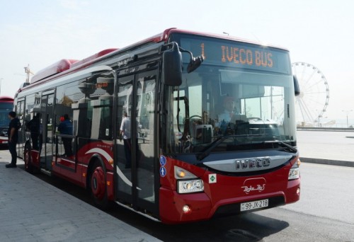 "BakuBus" avtobusu piyadanı vurdu - Vəziyyəti ağırdır