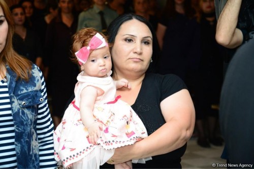 Körpəsi ilə azadlığa çıxan qadın: “Bir də bura gəlmərəm...”