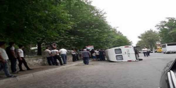 Qobustanda sərnişin avtobusu aşdı: Xəsarət alan var