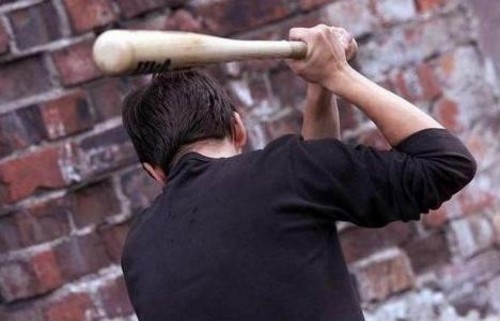 Biləcəri bələdiyyəsinin sədri otağında döyüldü