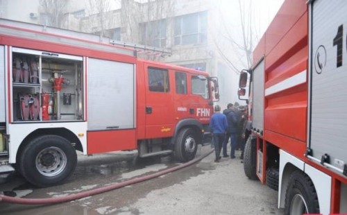 Bakıda 16 mərtəbəli bina yanır