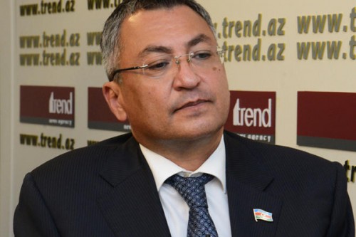 Rövşən Rzayev Aparat rəhbərinin müavinini işdən çıxardı