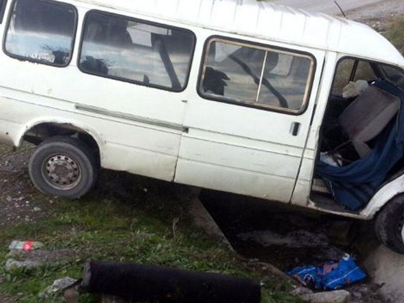 Şamaxıda sərnişin mikroavtobusu aşdı: 10-dan çox yaralı var