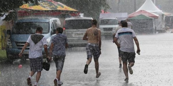 Tovuzda güclü leysan təsərrüfata ciddi ziyan vurdu: elektrik verilişi dayandırıldı