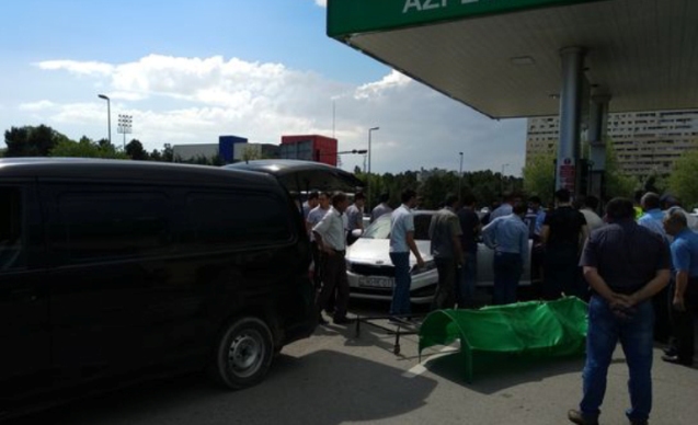 Sumqayıtda şöbə rəisi “zapravka”da öldü - Foto
