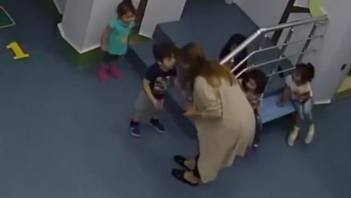 Uşaqların döyüldüyü bağçanın müdiri polisə aparıldı
