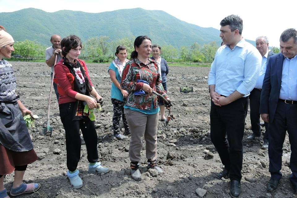 Azərbaycanın qalstuksuz ilk naziri - İnam Kərimov kimdir?