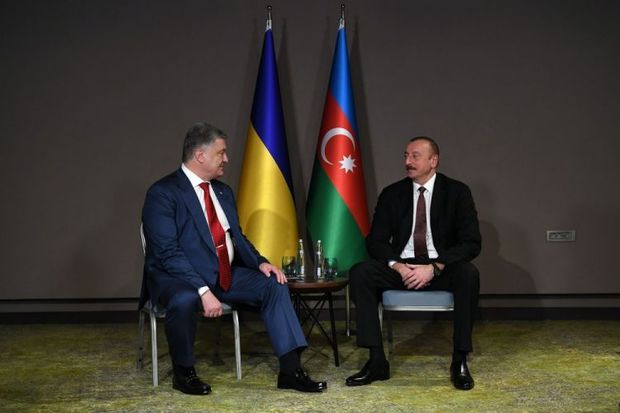 İlham Əliyev Poroşenko ilə görüşdü -  Fotolar
