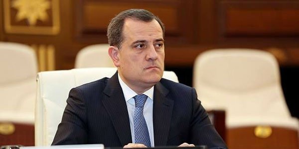 Ceyhun Bayramov məzunları təbrik etdi