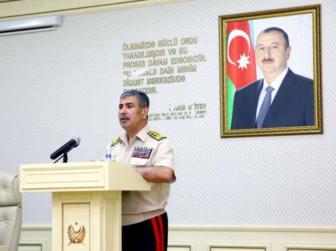Zakir Həsənov komandanlara tapşırıq verdi: Ordu hər an hazır olmalıdır!