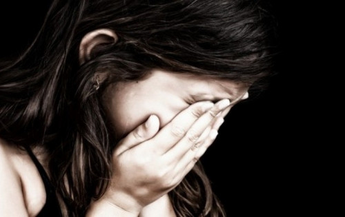 Ata azyaşlı qızını zorlayıb hamilə qoydu, uşağı həyətdə basdırdı - Azərbaycanda daha bir dəhşət